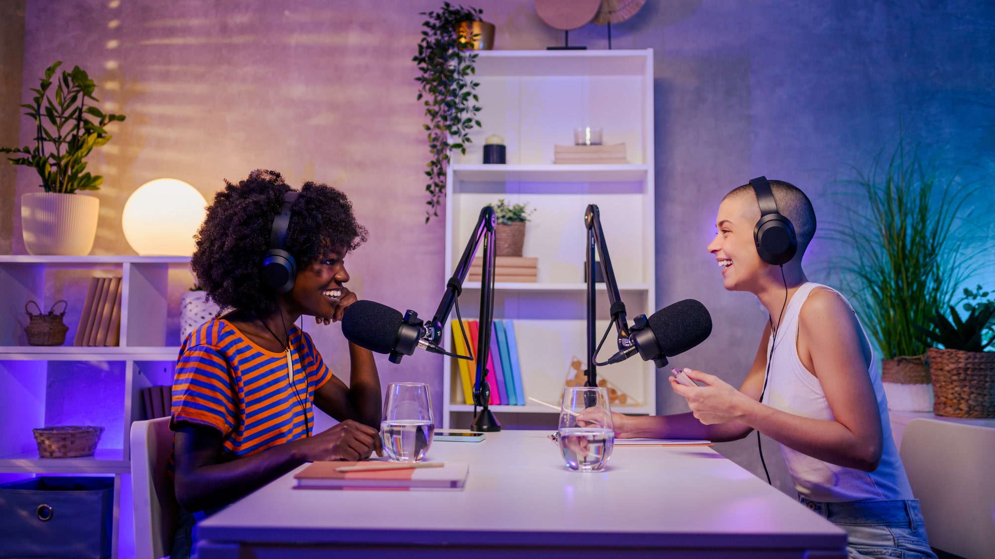 10 podcasts féministes à écouter ce 8M (et toujours)