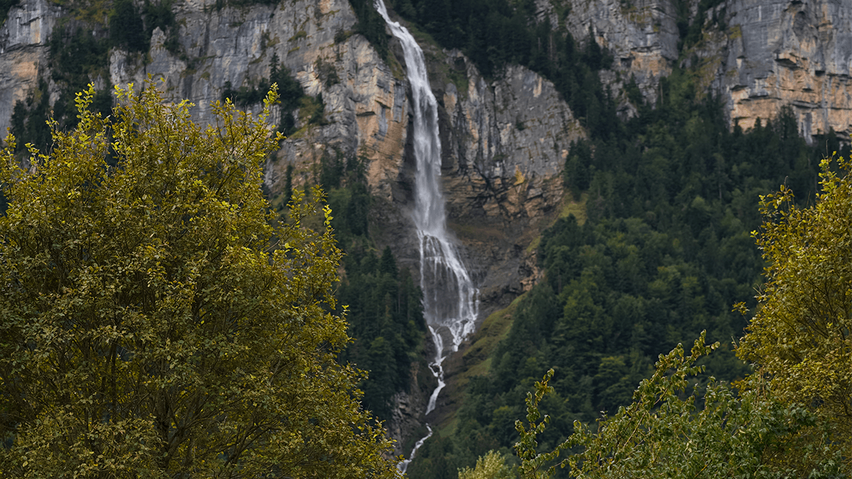 Toutes les raisons de voyager à travers la Suisse à Camper avec Roadsurfer