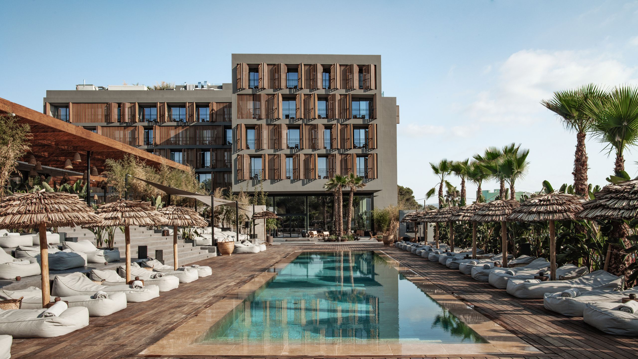 Oku Ibiza: Bohemio de luxe, conception Wabi-Sabi et la piscine la plus souhaitée de l'île blanche