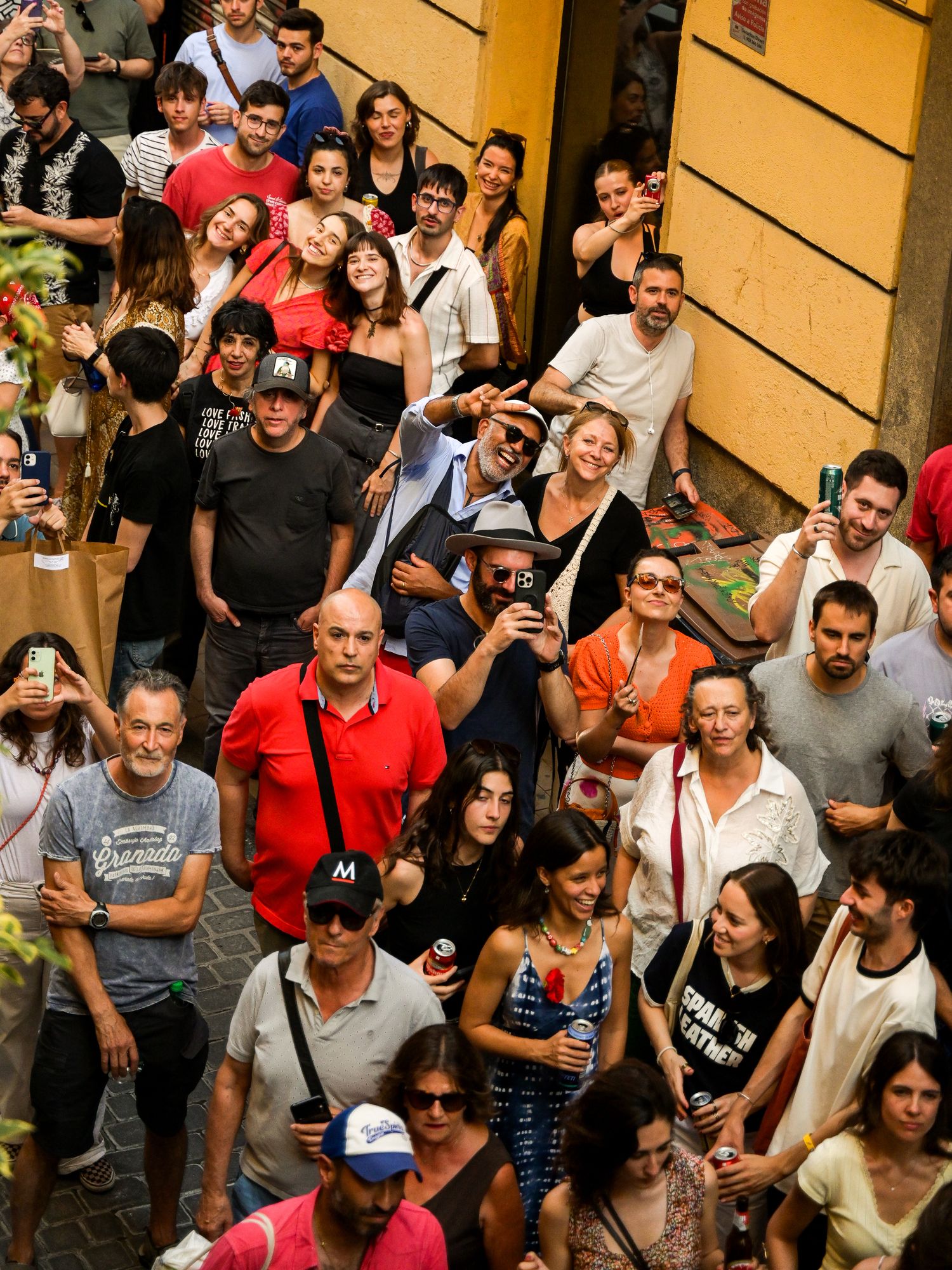 Public d'El Balcón de Calle Fish