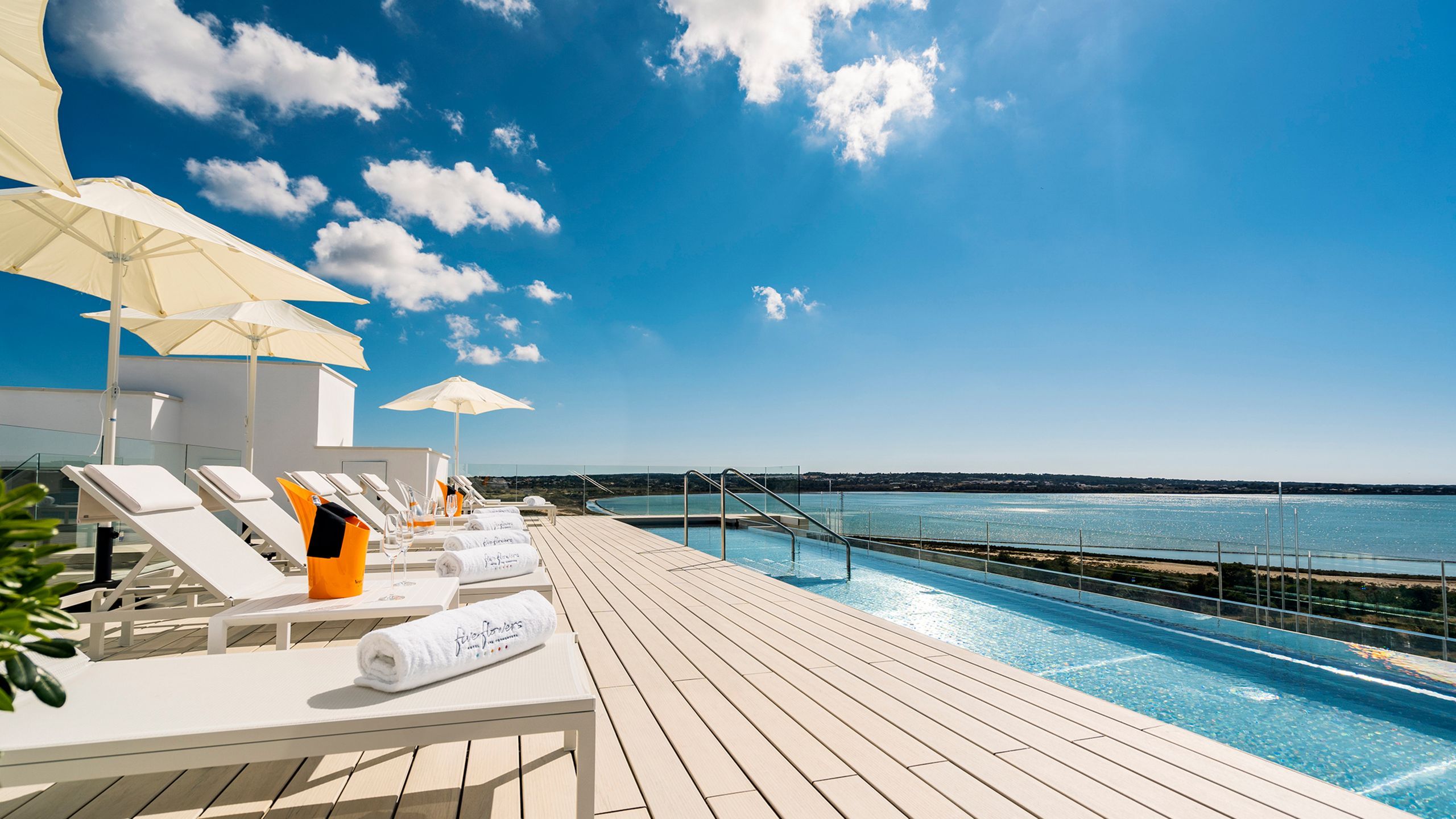 COLLECTION FORTH FLOWER HOTEL FORENTERERA Meliá: Luxury «Flower Power» dans le petit Piriusa
