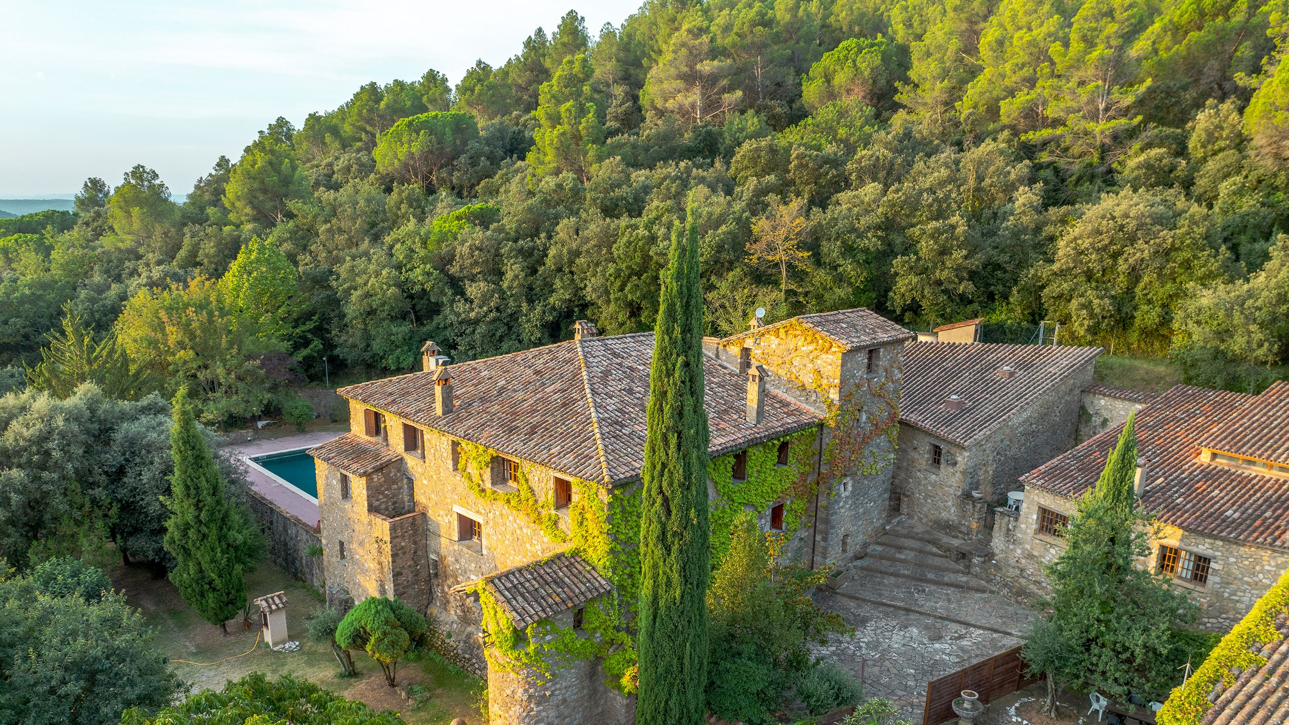Hors réseau Girona: la télécommande, l'essentiel et le vrai