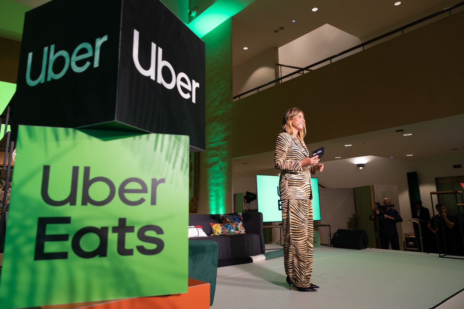 Sandra Barneda dans la présentation des nuits Thyssen avec Uber.