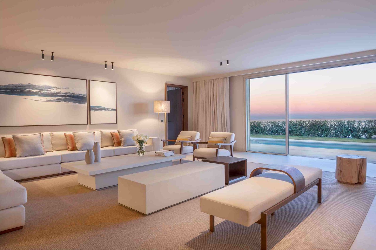 Une enclave qui respire l'authenticité avec des espaces de baignade de clarté et un environnement intime qui se transforme avec le passage ...