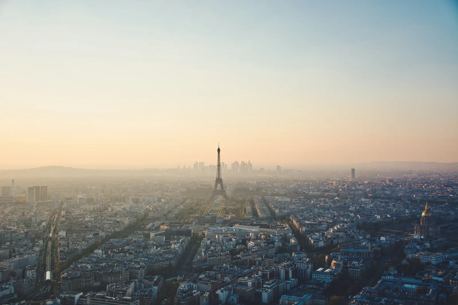Vue aérienne de Paris avec la Tour Eiffel au centre