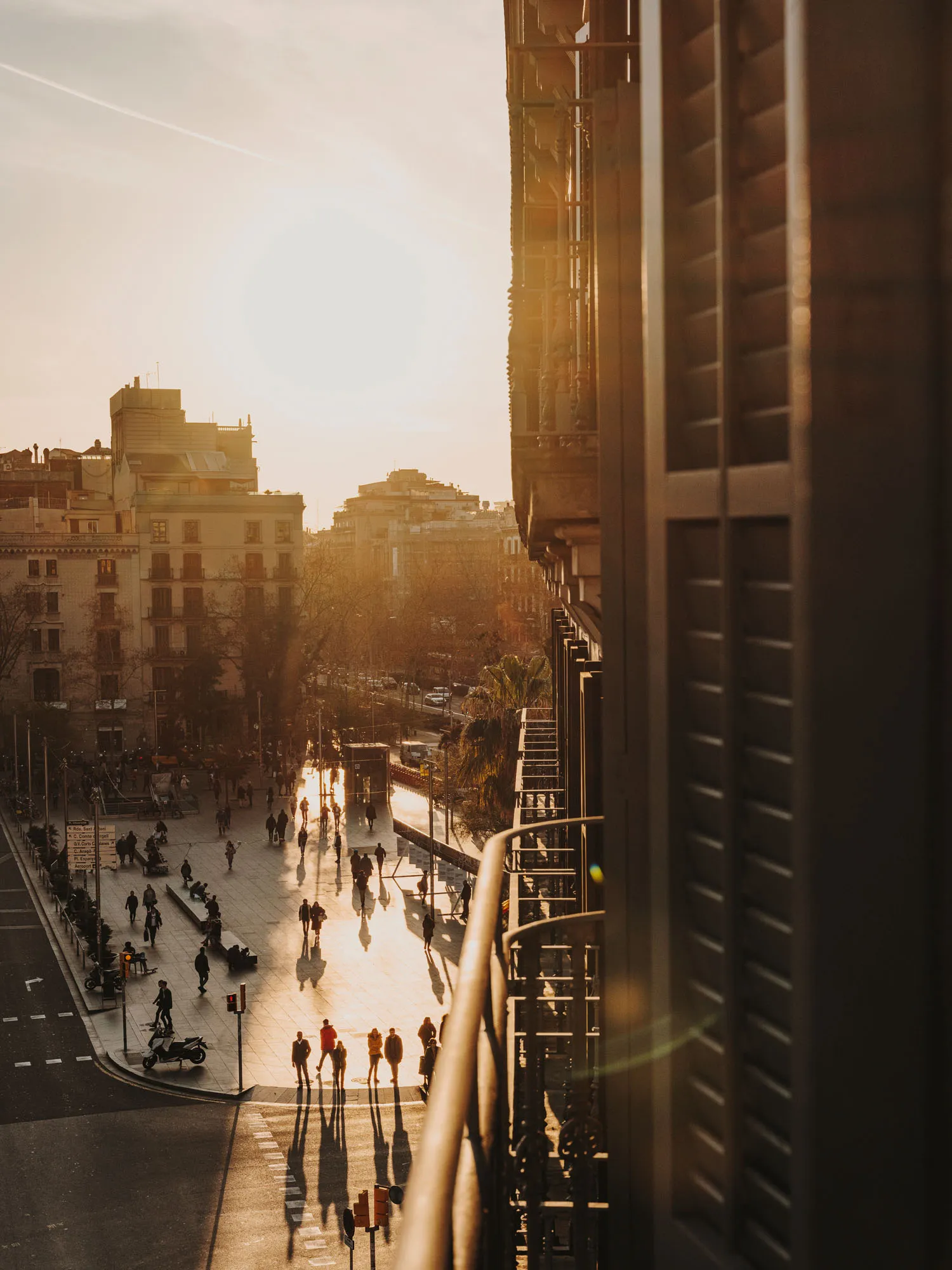Vues de la Plaça de la Universitat.