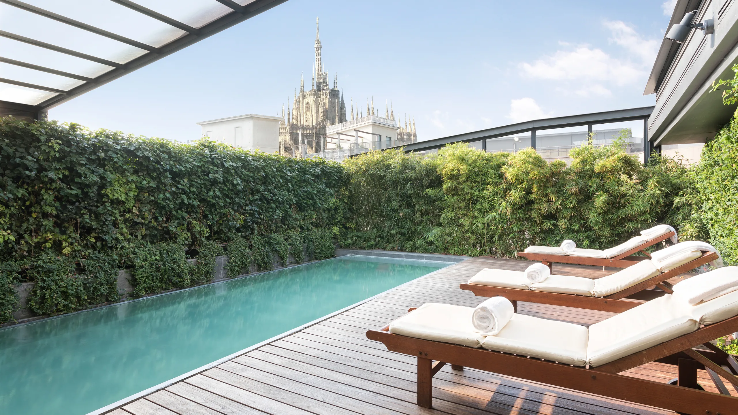 Sina De La Ville, Milan : entre le Duomo et la mode