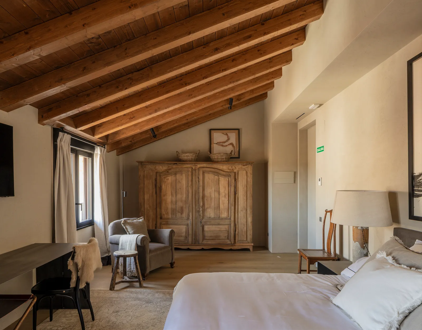 Le bois domine les chambres du Mirador de Deyo.