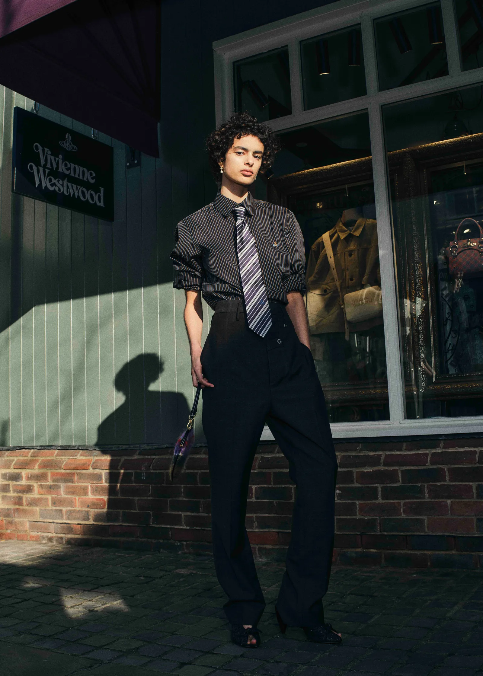 Mannequin portant un look de la sélection Harry Lambert.