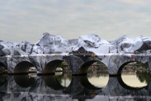 Le Pont Neuf à Paris devient une imposante grotte gonflable