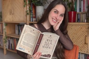Amarna Miller publie « Au-delà de la carte » : le débat sur les voyageurs est servi