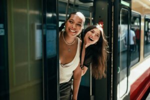Voyage surprise : une nouvelle tendance qui a le vent en poupe