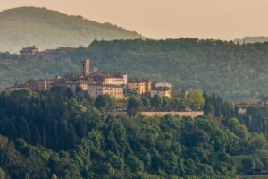 Radda Arte, l&rsquo;exposition en plein air qui transforme l&rsquo;une des plus belles villes de Toscane