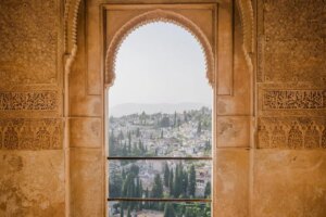 Comment voir l&rsquo;Alhambra grâce à la poésie inscrite sur ses murs