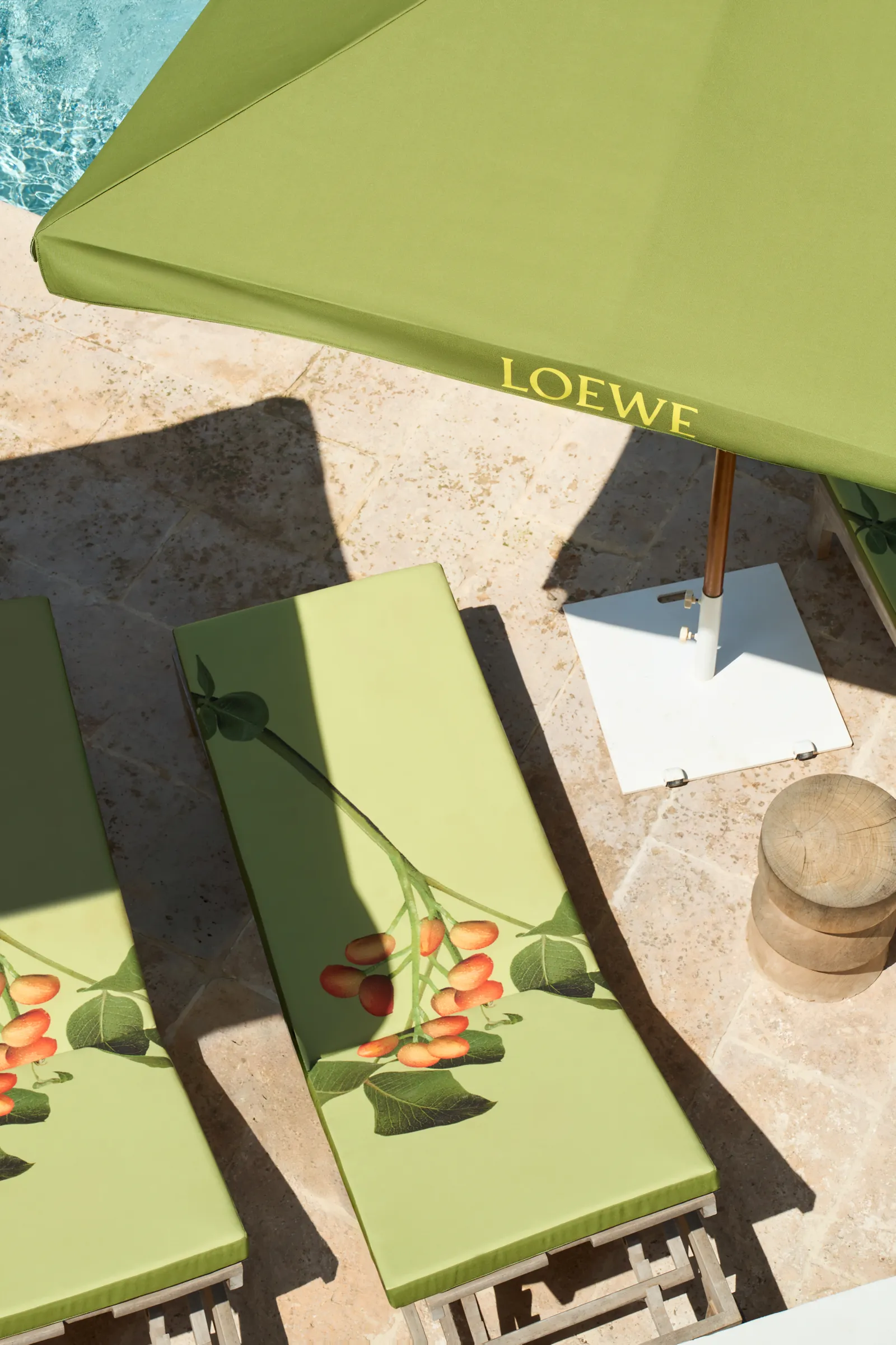 LOEWE Pistache dans les dunes de Formentera.