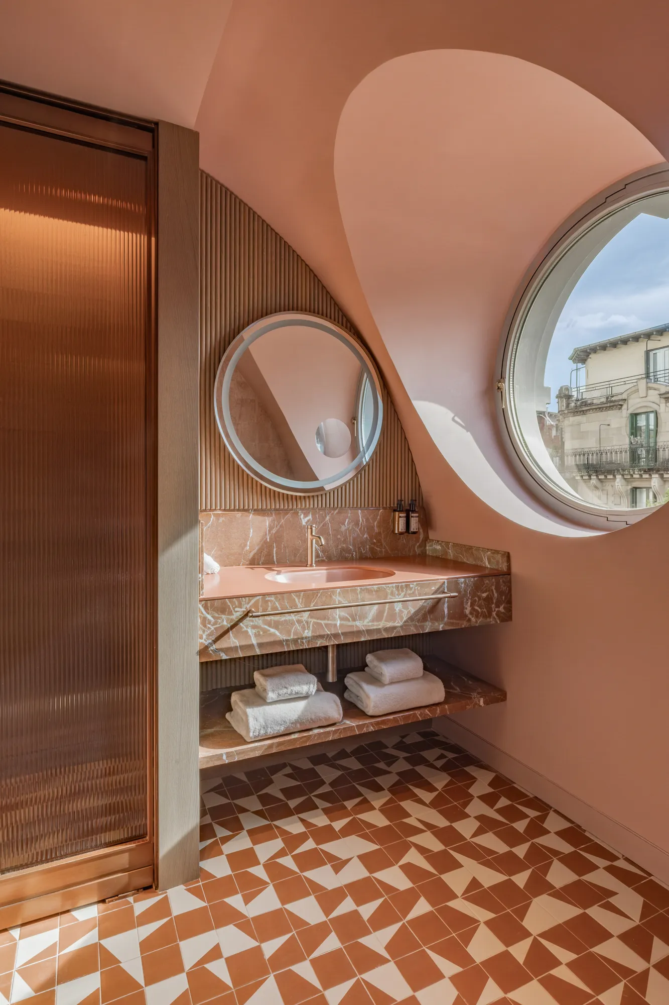 Salle de bain attenante.