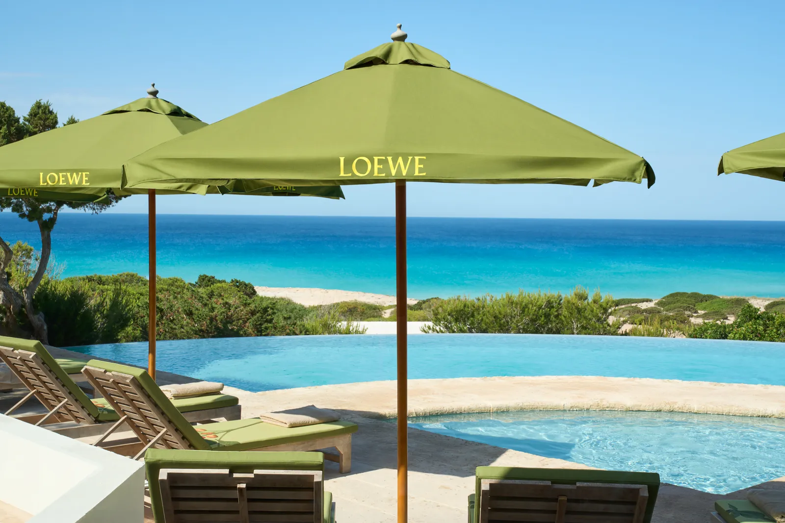 LOEWE Pistache, le parfum de l'été arrive à Formentera.