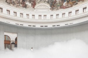 &lsquo;Cloud #07156&rsquo;, l&rsquo;exposition qui vous invite à marcher parmi les nuages ​​à Paris