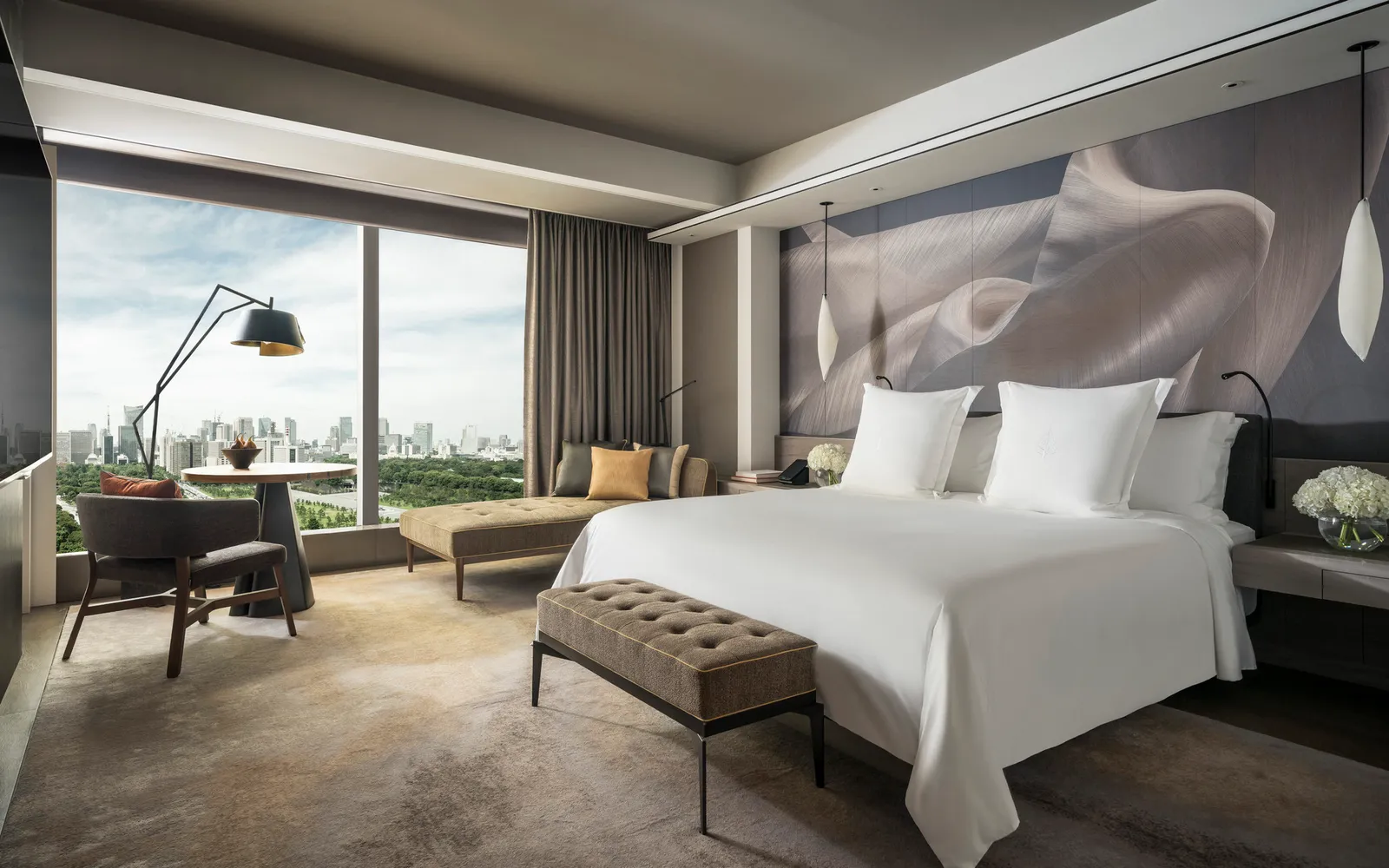 Chambre Deluxe avec vue sur le jardin impérial Four Seasons Hotel Tokyo à Otemachi Japon.