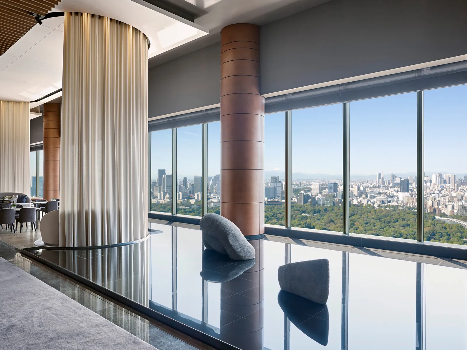 Hall du Four Seasons Hotel Tokyo à Otemachi Japon.