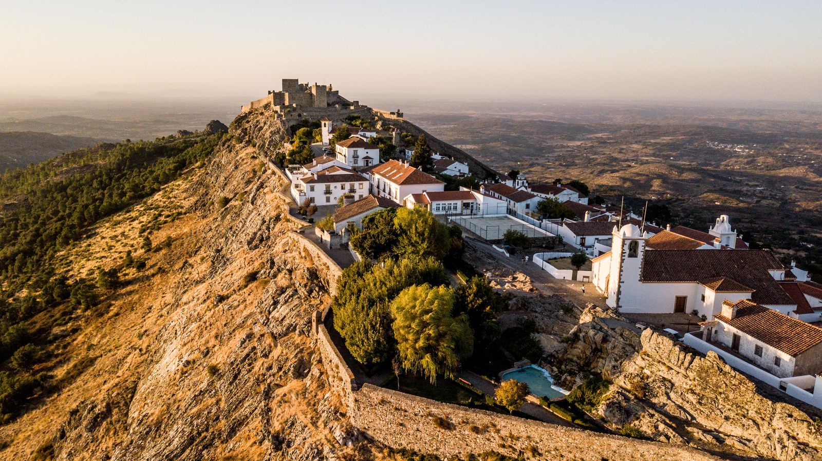Vue aérienne du château et de toute la ville de Marvão Portugal
