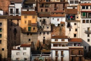 Vilafamés : un château, un Miró et de nombreux « ânes rouges »