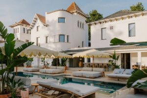 Premier arrivé : Casa Mett Sitges, une résidence secondaire de rêve sur la côte du Garraf