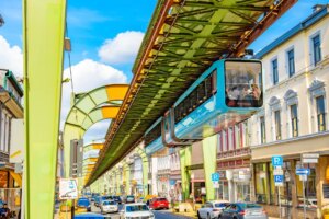 Wuppertal (Allemagne) : où un train suspendu est la destination