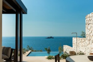Luura, Paros : le détail élevé au rang de « parosisme »