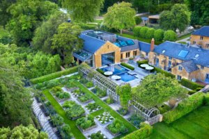 Adieu salle de sport dans les hôtels : la nouvelle tendance du tourisme bien-être est servie directement dans la chambre