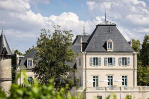 Château de Cîteaux, endormi au milieu des grands vignobles de Bourgogne