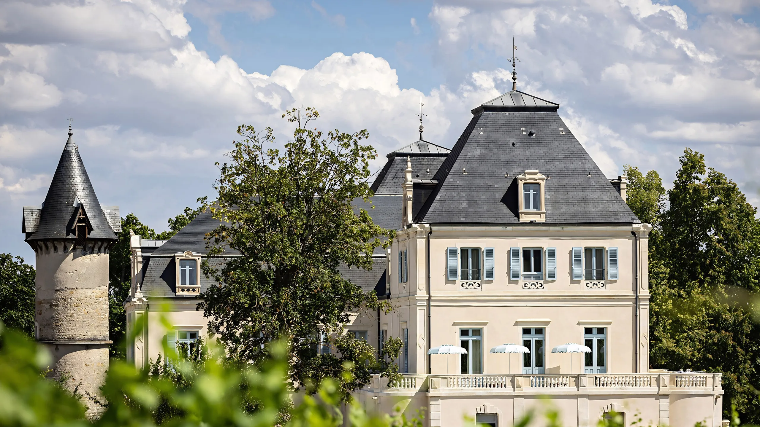 Château de Cîteaux, endormi au milieu des grands vignobles de Bourgogne