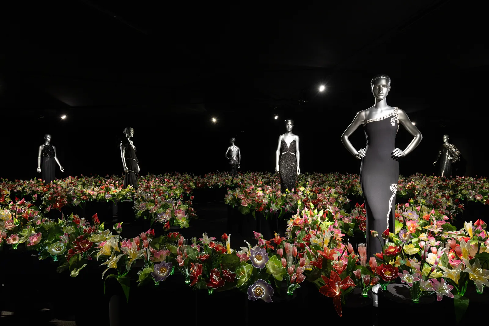 Vue de l'exposition Vénus Valentino Garavani sous le regard de Joana Vasconcelos. MAAT 2026.