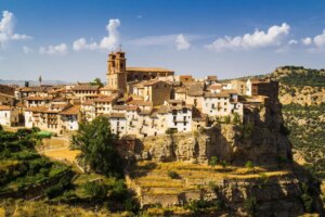 Villarluengo (Teruel) et son « Balcon des Étrangers » : le Maestrazgo avec une touche d&rsquo;humour