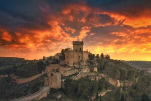 10 châteaux où passer Halloween entre légendes, tours médiévales et salles à baldaquin