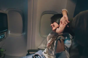 7 exercices Pilates simples à faire dans l&rsquo;avion lors d&rsquo;un long vol