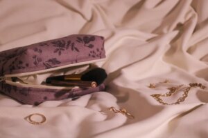 Boîte à bijoux de voyage : sept modèles indispensables pour tout voyageur